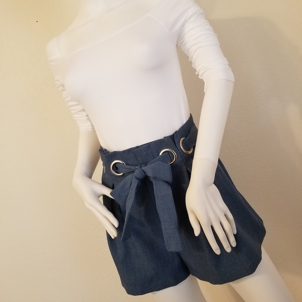 BRAND NEW! Pleated shorts